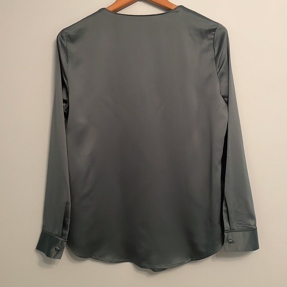 NWT Le Chateau Blouse With Button Details Pine Colour Sz S - Picture 6 of 7